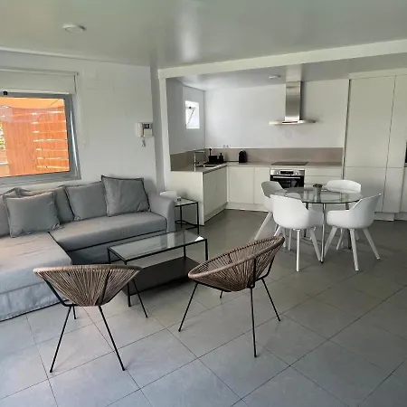 Martines Beachfront Ocean View Apartman *