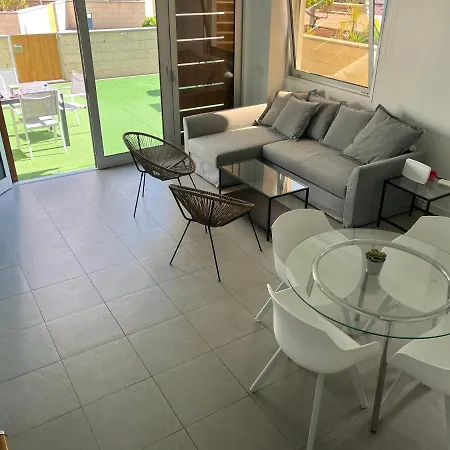 דירה Martines Beachfront Ocean View *
