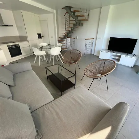 Martines Beachfront Ocean View דירה אל מדאנו