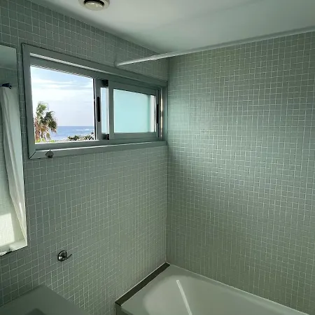 Martines Beachfront Ocean View *